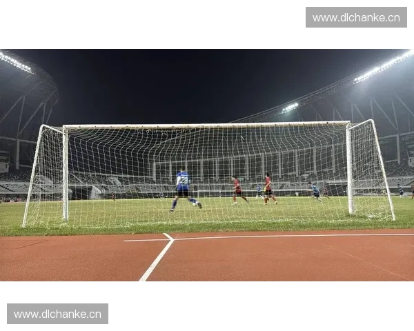 乌鲁木齐足球联赛激烈角逐掀起全民热潮赛场内外精彩纷呈