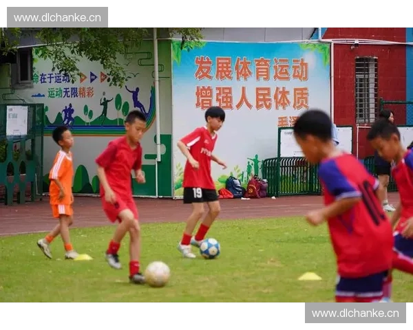 少年足球联赛：培养未来足球明星的摇篮与竞技平台